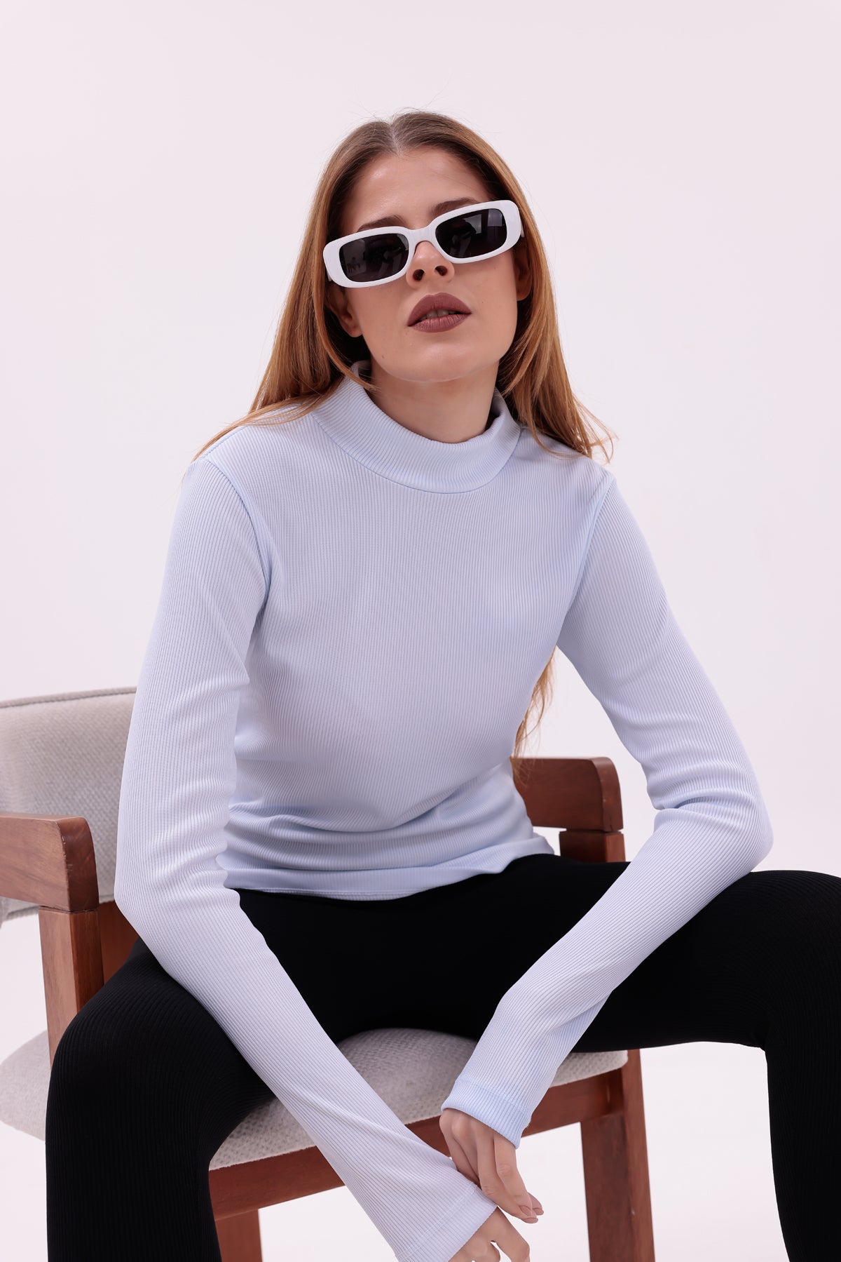 Yarım Balıkçı Yaka Parmak Detaylı Fit Body