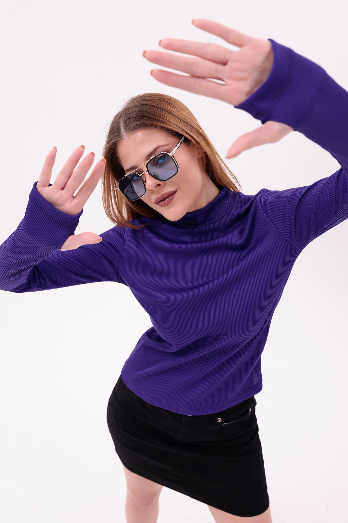 Yarım Balıkçı Yaka Parmak Detaylı Fit Body